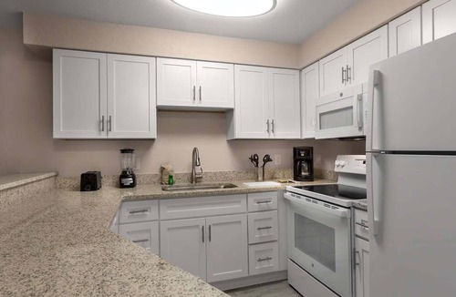 Ocean Drive Apartment | Maritime Beach Club - 2BR