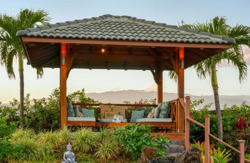 Kamuela House | Mauna Lani Luxury Retreat with Private Beach Club, Heated Pool and Spa, Gazebo, Volcano Views, Golf Cart and E-Bikes for Island Adventures