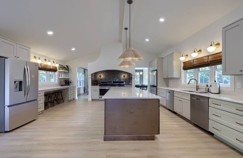 Elizabethtown House | Meadowview Lodge | Sleeps 20 | Peaceful country escape