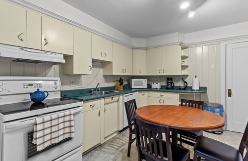 Waterford Valley Apartment | Midstream Premier 2BR Wi-Fi Parking