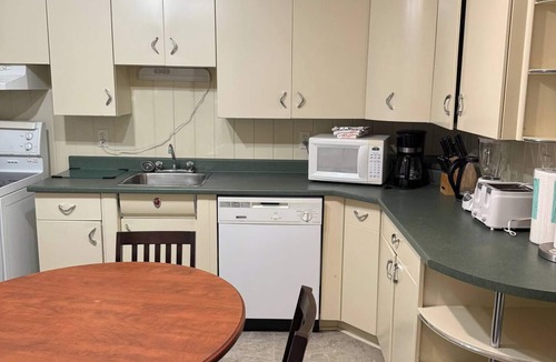 Waterford Valley Apartment | Midstream Premier 2BR Wi-Fi Parking