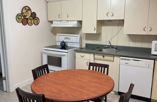 Waterford Valley Apartment | Midstream Premier 2BR Wi-Fi Parking