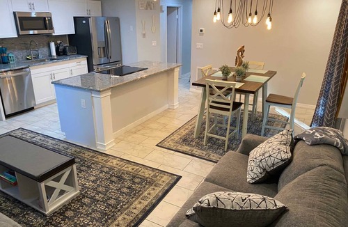 South Bradenton Condo | Min to IMG - Heated Pool - Putt Putt - Sleeps 6