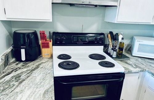 Little Salisbury Condo | Modern 2-bedroom condo steps from beach in Ocean City with pool and views