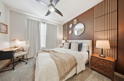 Courier City - Oscawana Apartment | Modern 2BR w Pool Pet-Friendly Unit #21