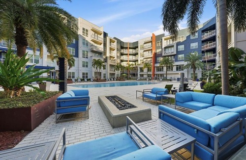Courier City - Oscawana Apartment | Modern 2BR w Pool Pet-Friendly Unit #23