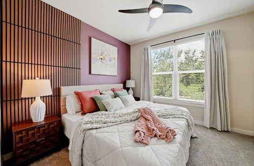 Courier City - Oscawana Apartment | Modern 2BR w Pool Pet-Friendly Unit #23