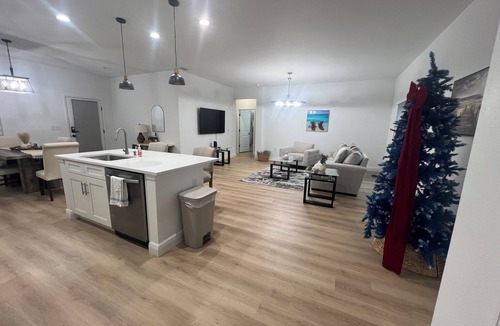 Port Charlotte House | Modern and Spacious House in Port Charlotte Ideal for Families.