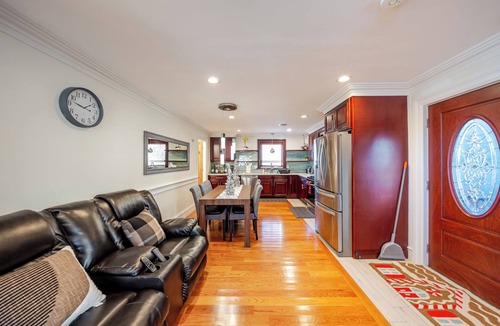Quincy House | Modern Boston Townhouse Near Transit Private Deck Pet-Friendly - 383