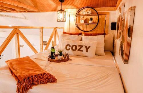 Mount Pleasant Apartment | Modern Cabin in the City