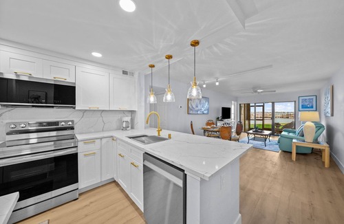 Casa del Mar Condo | Modern Condo with Private Beach Ground Floor in Isla del Sol .St Petersburg.