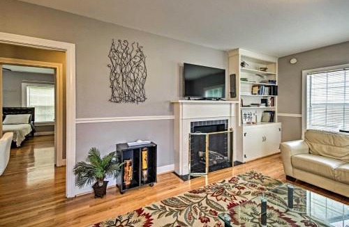 Riverside Terrace House | Modern Home with Yard Less Than 3 Miles to Houston Zoo!