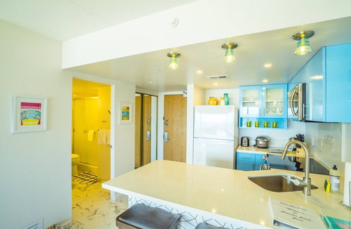 Waikiki Condo | Modern Ilikai 16th floor Harbor Studio - Surfing, Sunset & & Yacht Views!