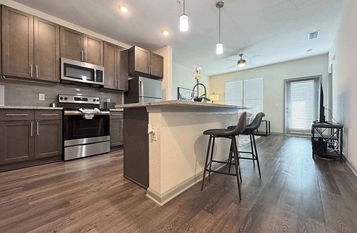Clearwater Apartment | Modern Luxury 1BR Retreat in Clearwater