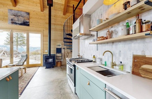Winter Park Highlands Cabin | Modern off grid cabin with stocked kitchen & private mountain view- dog friendly