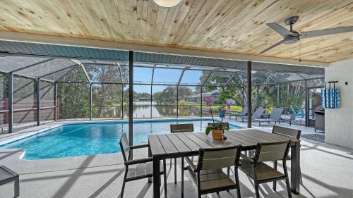South Gate Ridge House | Modern spacious 3 bedroom 2 bathroom private pool home in Sarasota near Siesta Key