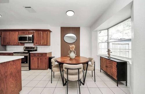 Pasadena House | Modern & Spacious Home | Stylish Design | Parking