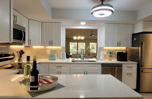 Sarasota Villa | Modern, Spacious Villa close to #1 Siesta Key Beach! FreeWiFi, Updated ,Hot tub