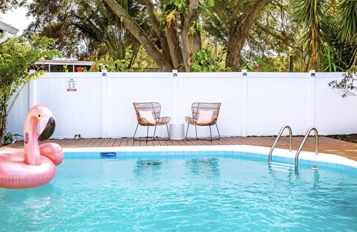 Anona House | Modern Tropical HEATED POOL Home 5min to the Beach!