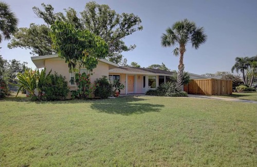 South Gate Ridge House | Modern vacation home right on the lake in Sarasota - 10 km to Siesta Key & Downtown