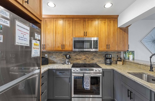 Highland Meadows House | Modern Vail Townhome 2 Beds & Loft on Bus Rt