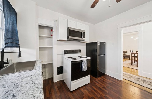 Mount Washington Apartment | Mount Washington Crash Pad- Off Street Parking