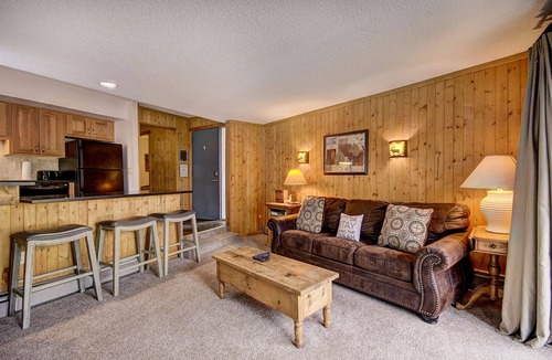 Peak 8 Condo | Mountain is yours! Adventure Basecamp -Wifi-W/D - Bus Route!