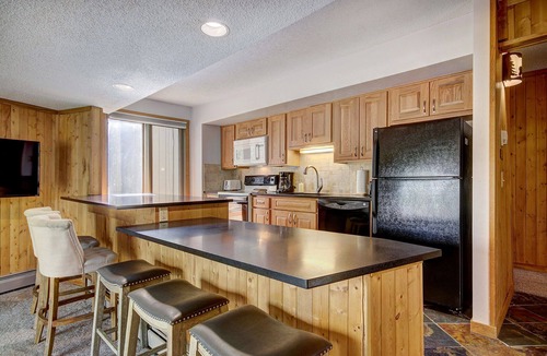 Peak 8 Condo | Mountain is yours! Adventure Basecamp -Wifi-W/D - Bus Route!