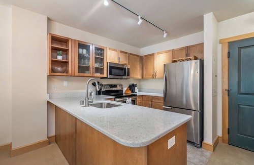 Copper Mountain Condo | Mountains Views + Hot Tubs, Hiking & Balcony