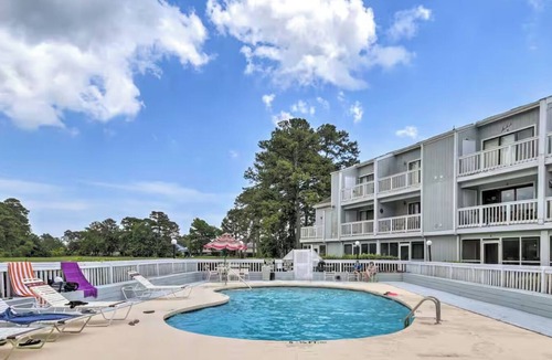 Little River Condo | Myrtle Beach Area: Poolside, 3.5 miles to beach, newly renovated, ground floor