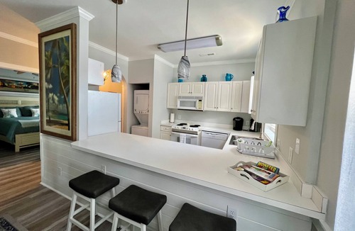 Central Myrtle Beach Condo | Myrtlewood Condo 1 Mile To Beach - Feel At Home.