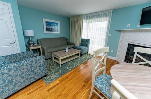 West Harwich Resort | nBeautiful Edgewater Beach Resort-One Bedroom Suite!