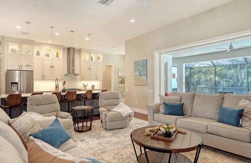 South Poinsettia House | Near Siesta Key | Palm-Lit Nights, Pool & Spa