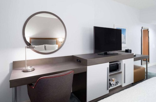 Chinatown Hotel | Near The Franklin Institute + Free Breakfast & Bar
