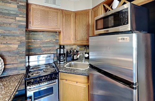 Galveston Condo | Neptune's Retreat by Ryson Vacation Rentals