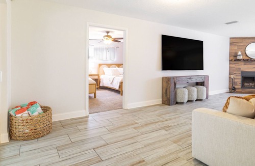 Largo House | New 3 BR Home Pool/Hot Tub- Near Downtown and Beach