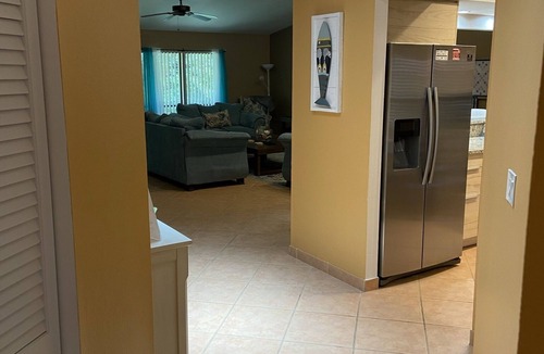 Sarasota Villa | NEW - Cheerful 2 bedroom villa - 13 min. to Siesta Key