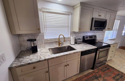 Gulf Gate Estates House | NEW Coastal comfort, 3 bedroom, minutes from beach, walk to local restaurants