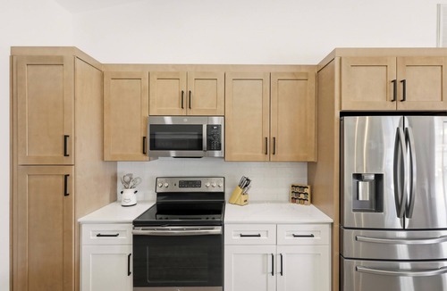 West Bradenton House | New! Family Private Resort, Heated Pool, Pickleball, Putting Green & Game Room
