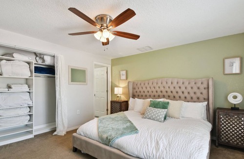 Harbor Hills House | New heated saltpool w Kayaks, 8min to Shore: Tranquil Escape