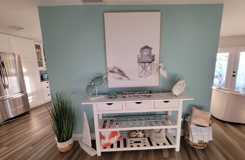 Largo House | NEW LISTING and NEW POOL - Walk or Bike To Indian Rocks Beach.