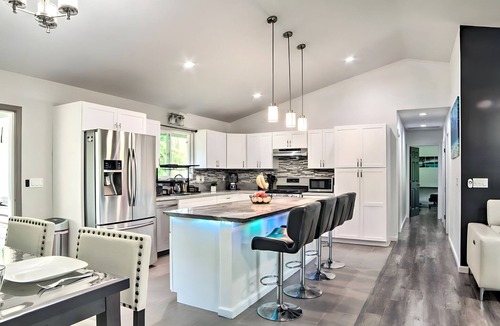 Keaau House | NEW LISTING! Luxury Hawaii Getaway: Close to Beach & Ocean by RedAwning