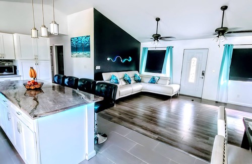 Keaau House | NEW LISTING! Luxury Hawaii Getaway: Close to Beach & Ocean by RedAwning