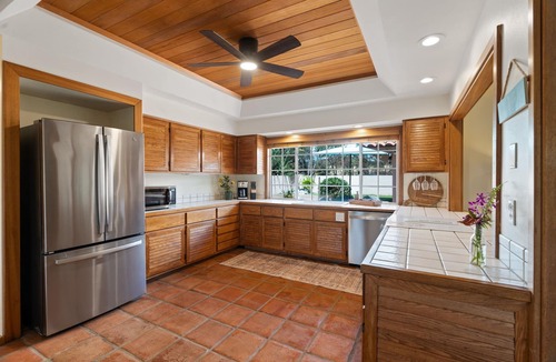 Bayview House | NEW LISTING, Steps to Shipwreck, 3 Bdrm with AC