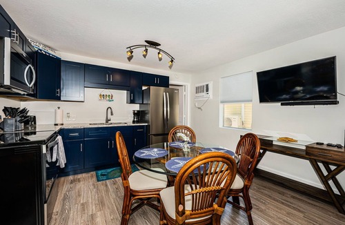 Sunset Beach Cottage | New Listing Sunset Tropical Beach Bungallow
