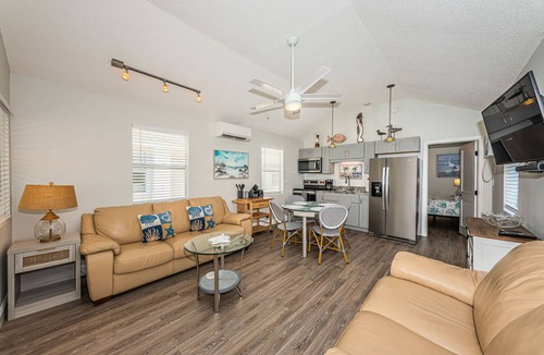 Sunset Beach Cottage | New Listing Tropical Sunset beach Cottage