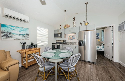 Sunset Beach Cottage | New Listing Tropical Sunset beach Cottage