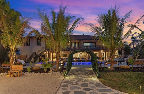 Trailer Estates House | New! Lux Estate, Pool, Hot Tub, Sauna, Cold Plunge