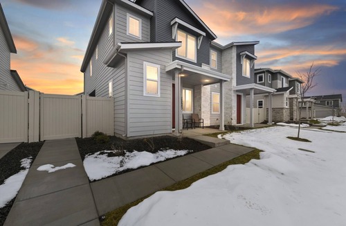 Star House | New, Modern and Cozy with a pool in Central Star! 15-30 from Meridian and Boise!