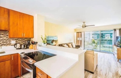 Waikiki Apartment | NEW RENO 2 apts fit 12! 2 car parking, pool & more